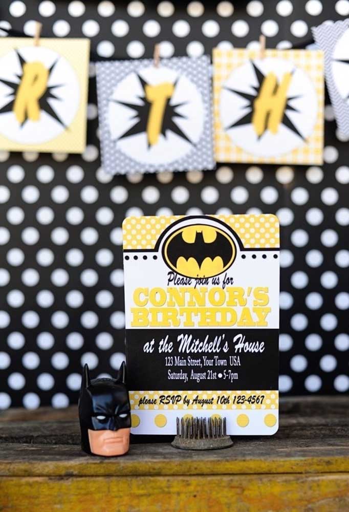 Que tal fazer um convite diferenciado para o aniversário com o tema Batman? 