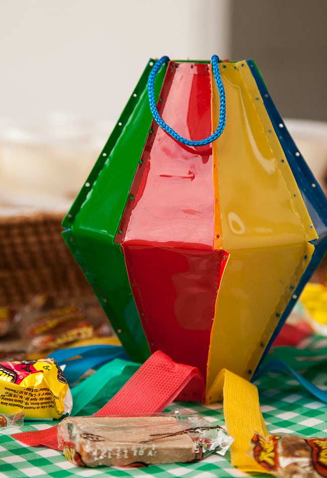 Saquinhos em forma de balão para servir doces ou lembrancinhas para os convidados da festa junina