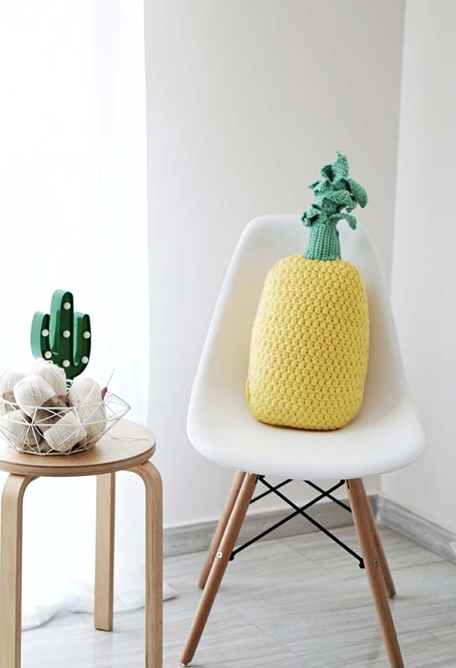 Formato original e criativo de almofada de crochê abacaxi