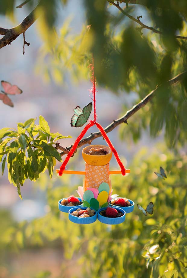 Artesanato com rolo de papel higiênico: chame borboletas e passarinhos para vir comer no seu jardim