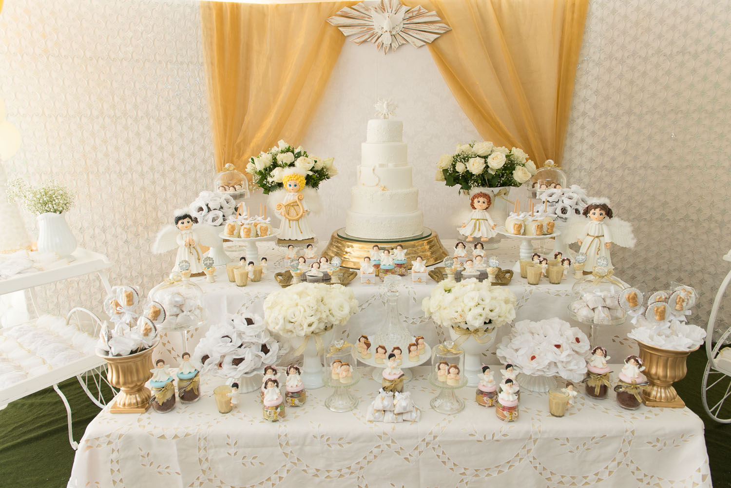 Mesa de Batizado 60+ Ideias Lindas de Decoraç u00e3o # Decoracao De Batizado Branco Com Dourado Mesa de Batizado 60+ Ideias Lindas de Decoraç u00e3o # Decoracao De Batizado Branco Com Dourado