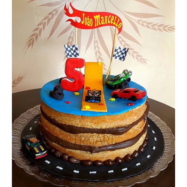 Bolo Hot Wheels: ideias fabulosas para decoração de aniversário