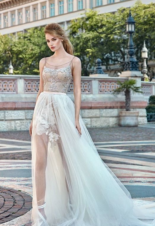 vestido curto com saia de tule