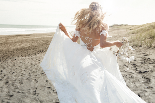 modelo de vestido de casamento na praia