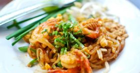 Confira 10 variações de receitas do pad thai tailandês