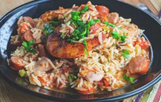 Confira as melhores receitas de arroz com calabresa