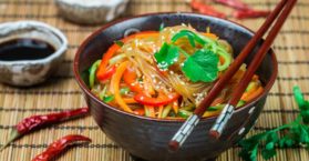 Confira as melhores receitas de japchae, o macarrão coreano