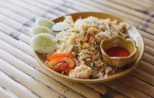 Confira as melhores receitas de khao pad que selecionamos