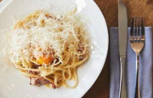 Confira as melhores receitas de macarrao a carbonara