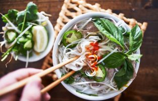 Confira as melhores receitas de pho vietnamita